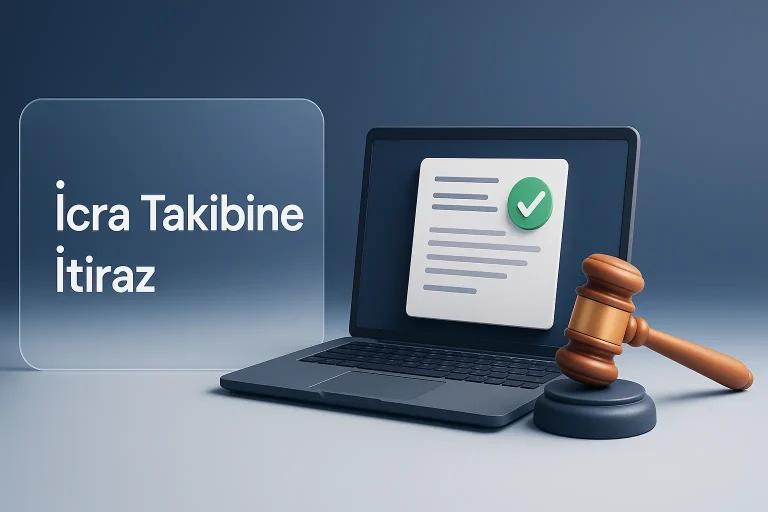 Mavi arka planda hukuk tokmağı ve laptop ekranında onaylanmış icra takibine itiraz dilekçesi formu.